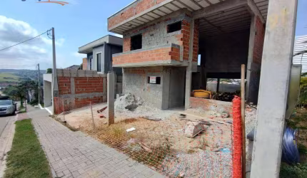 Sobrado à venda no Condomínio Mantiqueira com 4 quartos e 230 metros.