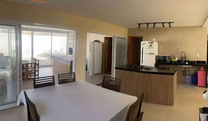 Casa para Alugar ou Vender Condomínio Ecopark Bourbon com 3 suítes e 218 metros.