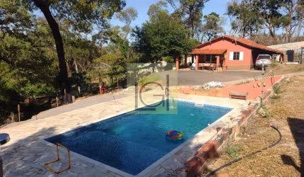 Imperdível chácara à venda em Mairinque - SP,  bairro Capoava: 4 quartos, 1 suíte, 1 sala, 3 banheiros, 1 vaga de garagem, 200m².