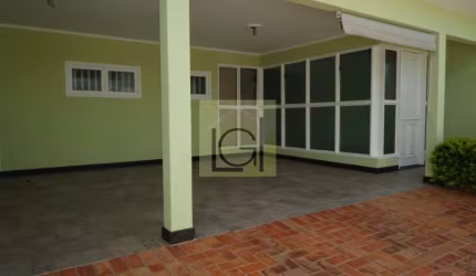 Imperdível oportunidade: Casa à venda em Itu-SP, Parque Residencial Presidente Médici, 6 quartos, 1 suíte, 1 sala, 3 banheiros, 4 vagas de garagem, 250,60 m².