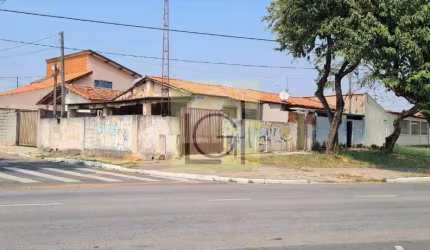 Casa Comercial à Venda em Itu-SP na Vila Prudente de Moraes: 4 Quartos, 2 Salas, 2 Banheiros, 267,07 m² de Área.