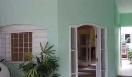 Imperdível Casa à Venda em Itu-SP, Bairro São Luiz! 3 Quartos, 1 Suíte, 3 Salas, 2 Vagas na Garagem e 196m² de Área.