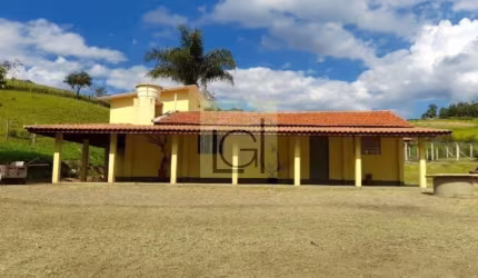Sítio à venda em Pinhalzinho-SP, bairro Boavas: 2 quartos, 1 suíte, 2 salas, 3 banheiros, 113.000m² de área.