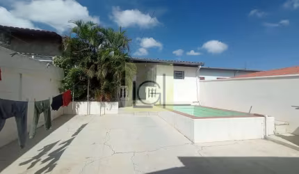 Imperdível! Casa à venda no Centro de Salto-SP: 2 quartos, 1 sala, 2 banheiros, 1 vaga de garagem, 141,68 m² de área.