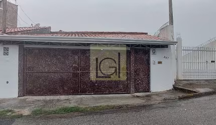 Linda casa à venda em Itu-SP, bairro São Luiz, 4 quartos, 1 suíte, 2 salas, 3 banheiros, 2 vagas, 153m². Venha conferir!