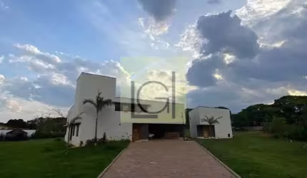 Casa de luxo em condomínio, 5 quartos, 2 suítes, Vila Swevia, Itu-SP - 200m², 4 vagas de garagem.