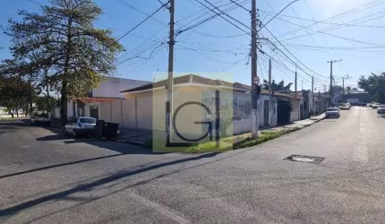 Casa à venda em Itu-SP, Jardim Santana: 3 quartos, 2 salas, 2 banheiros, 4 vagas, 120m² de área. Venha conferir!