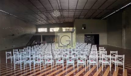 Salão comercial à venda em Salto-SP, Jardim Itaguaçu: 1 sala, 6 banheiros, 10 vagas, 530m². Imperdível oportunidade!