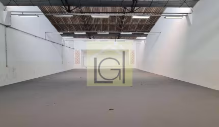 Galpão Comercial de no Centro de Itu-SP: 5 Salas, 3 Banheiros, 4 Vagas de Garagem, 504,13 m² de Área. Venda ou Locação!