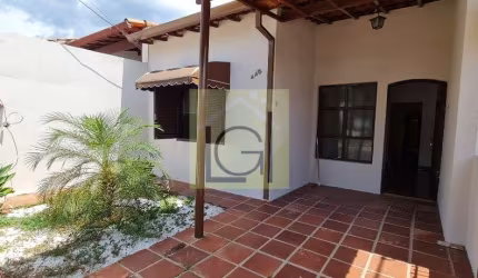 Imperdível casa à venda em Itu-SP, bairro Liberdade: 3 quartos, 1 suíte, 1 sala, 2 banheiros, 1 vaga de garagem, 88m².