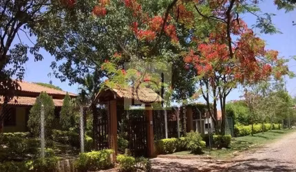Chácara à venda em Itu-SP, Bairro Chácara Carolina: 6 quartos, 1 suíte, 3 salas, 5 banheiros, 2 vagas, 540m². Venha conferir!