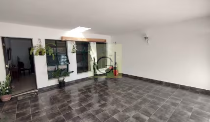 Imperdível casa à venda em Itu-SP, bairro Brasil: 3 quartos, 2 suítes, 1 sala, 3 banheiros, 2 vagas, 197m². Confira!