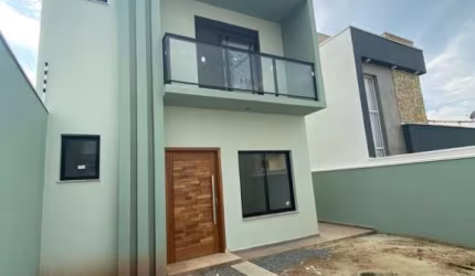 Sobrado a venda no Jardins dos Paraiso com 120m² , com 3 quartos sendo 1 suíte, ampla sala e cozinha, quintal nos fundos, R$: 750 mil. Mogi das Cruzes