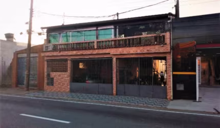 SOBRADO COM PONTO COMERCIAL E VÁRIOS COMODOS QUE SÃO ALUGADOS GERANDO UMA RENDA MENSAL DE MAIS DE R$ 6.000,00