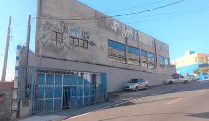 GALPÃO DE ESQUINA COM 380 M², PARA FINS COMERCIAIS, PRÓXIMO AO SESI BRAS CUBAS.