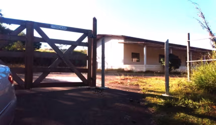 Salão de 455 m² para eventos com casa ampla para locação.