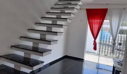 Sobrado a venda de 157m² com edícula, suíte com hidromassagem, Vila Rei, Mogi das Cruzes