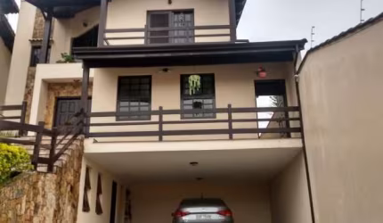 Sobrado a Venda na Vila Suissa, 4 quartos, suíte com closet, sala de TV, churrasqueira com fogão a lenha, aceita permuta e financiamento. R$: 900 mil.
