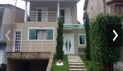 Sobrado a venda no renomado Condomínio Aruã, com 4 quartos sendo suítes, 3 salas, cozinha planejada, piscina, forno de pizza. Por R$: 1.200.000 .