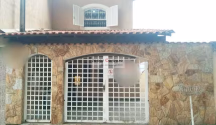 Imperdível oportunidade, casa à venda na Brás de Pina em Mogi das Cruzes-SP! 3 quartos, 1 suíte, 2 salas, 164m². Ótimo para escritório e clínica.