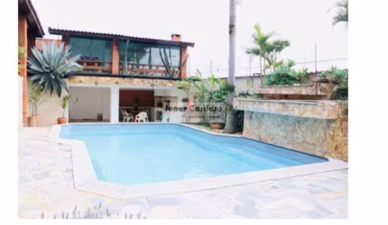 Casa na Vila Suissa, vista para a Serra, avarandada, campo de futebol, piscina com cascata, 680m² de terreno, canil. A partir 950 mil. Mogi das Cruzes