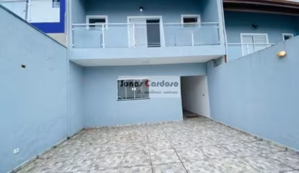 Excelente casa com 3 suítes, no Parque Santana em Mogi, por R$600 Mil. Ótima localização, próximo ao Parque da Cidade e do Centro!