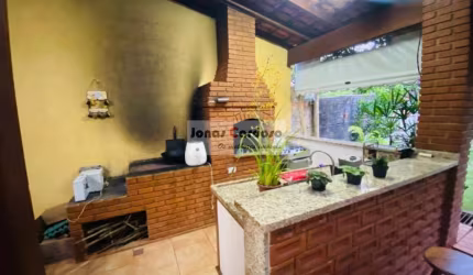 Excelente Casa a Venda na Vila da Prata - Mogi das Cruzes - 2 Dormitórios, Área Gourmet e Salão Comercial. Um Encanto!