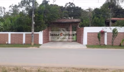 Sítio Exuberante no Bairro Parque Castellano em Biritiba Mirim - Com 4 Dormitórios e Área de Lazer Completa!