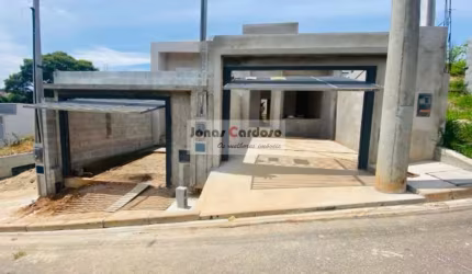 Casa térrea a venda com 2 quartos sendo 1 suíte, 72m² com excelente acabamento, amplo quintal nos fundos por R$: 430 mil. Botujuru, Mogi das Cruzes.