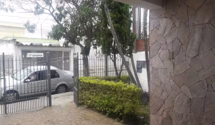 Casa térrea a venda na Vila Industrial, 2 quartos,  edícula nos fundos, quintal amplo, por R$: 530 mil. Mogi das Cruzes .