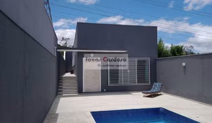 Sobrado a venda de 170m² no Parque Morumbi, com piscina e área gourmet, 3 quartos, 1 suite, cozinha com planejados, por R$: 800 mil. Mogi das Cruzes.