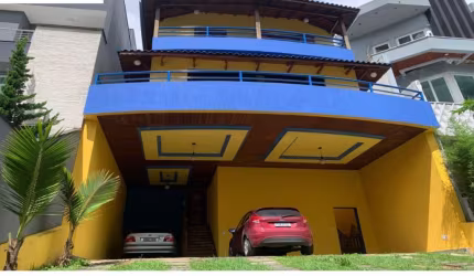 Casa de Luxo no Cond. Aruã: 4 quartos, 3 suítes, 3 salas, 4 banheiros, 10 vagas e vista privilegiada, por R$1.550.000 em Mogi das Cruzes-SP.