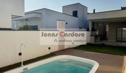 Casa térrea a venda de 170m² no Cond. Veneza, 3 espaçosos dormitórios, todos suítes, sala e cozinha entregada. Por R$: 1.170.000,00 em Mogi das Cruzes