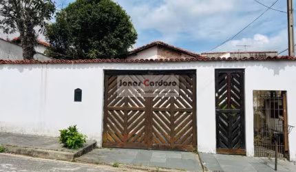 Casa térrea com edícula, na Vila São Sebastião, 3 dormitórios, 3 dormitórios, sala ampla, cozinha espaçosa, edícula. Por R$: 530 mil. Mogi das Cruzes.
