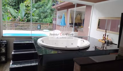 Excelente oportunidade de casa a venda no Condomínio Aruã em Mogi das Cruzes com 4 dormitórios e piscina por R$1.350.000. Aceita permuta!