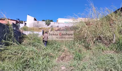 Terreno em aclive à venda na Vila São Paulo, Mogi das Cruzes. 240m², excelente localização. Confira!