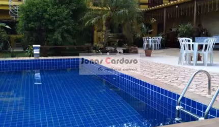 Chácara à venda em Poá, na Vila Áurea. Com 4 quartos, 3 suítes, 2 salas, 5 banheiros, 6 vagas, 250m². Imperdível oportunidade!