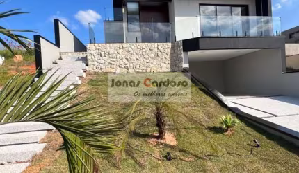 Casa de Alto Padrão a venda no Cond. Mosaico Essence, Mogi das Cruzes. Com 3 Suítes (1 master), piscina, área gourmet. Por R$: 1.750.000