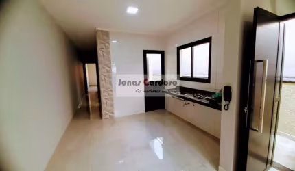 Casa térrea à venda na Vila Nova Cintra em Mogi das Cruzes. Com 2 quartos, 1 suíte, 2 banheiros, 2 vagas, área gourmet. R$: 399 mil, aceita financiar.
