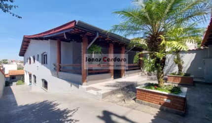 Imperdível oportunidade sobrado à venda na Vila Natal, Mogi das Cruzes. Com 3 quartos, 2 suíte, edícula, 6 vagas de garagem, 334,67m² de área
