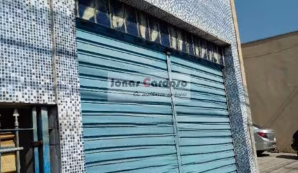 Casas com salão comercial, com cozinha e banheiro à venda no Centro de Braz Cubas em Mogi das Cruzes. Excelente oportunidade de investimento!