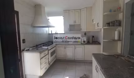 Imperdível Casa Comercial à Venda na Vila Lavínia em Mogi das Cruzes. Com 3 Quartos, 1 Suíte, 2 Salas, 2 Banheiros, 2 Vagas de Garagem!