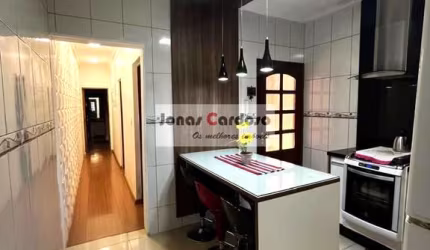Casa à venda em Mogi das Cruzes-SP, Jardim Cambuci: 2 quartos sendo 1 suíte, sala ampla, cozinha planejada, 2 vagas coberta. Por R$: 480 mil