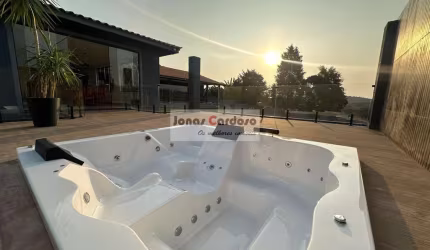 Chácara de luxo na Vila Moraes em Mogi das Cruzes. Com 4 suítes, sendo 2 com closet, mais de 10 vagas - 500m² de construção e 4 mil metros de área