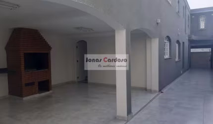 Casa à venda no Jardim Veneza em Mogi das Cruzes. Com 3 suítes, home office, 2 salas, 5 banheiros, 3 vagas, 232m². Por R$1.240.000,00. Imperdível!