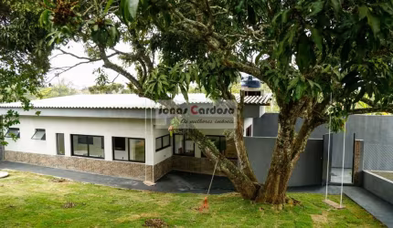 Sitio com duas casas independentes, área coberta com churrasqueira, arvores frutíferas e terreno com1.000m². Parque das Varinhas, Mogi das Cruzes-SP!