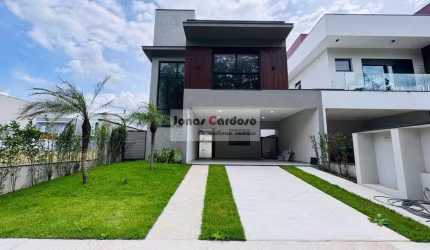 Casa de luxo em condomínio na Fazenda Rodeio, Mogi das Cruzes-SP: 4 quartos, 4 suítes, 3 salas, 5 banheiros, 4 vagas, 235 m². Estuda permuta.