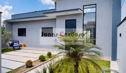 Casa Térrea à Venda no Villa di Cesar: 3 quartos, 1 suíte com closet, ampla sala, 3 banheiros, 2 vagas - R$650.000 - Mogi das Cruzes-SP