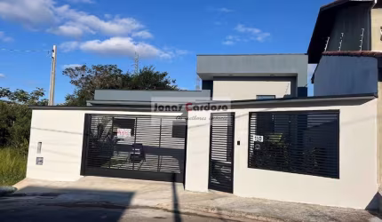 Casa Térrea à Venda no Villa di Cesar: 3 quartos, 1 suíte com closet, ampla sala, 3 banheiros, 2 vagas - R$650.000 - Mogi das Cruzes-SP