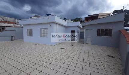Oportunidade única: Casa térrea em Cezar de Souza com 3 quartos, 1 suíte, , 157m². Amplo quintal, edícula e ponto comercial. Venha conferir!